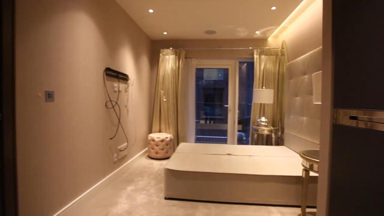 Luxurious Three Bedroom Flat In Chelsea Creek Londres
